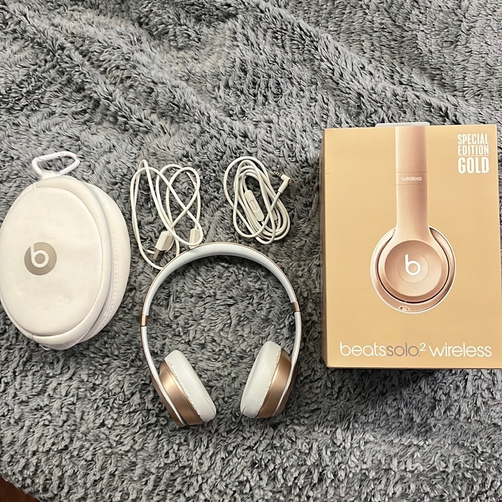 Beats solo2 wireless headphones (special edition gold)